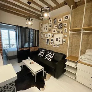 Aix, Neuf équipé Apartamento París