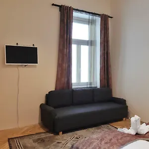 https://folk-art-apartment.inbudapesthotels.com